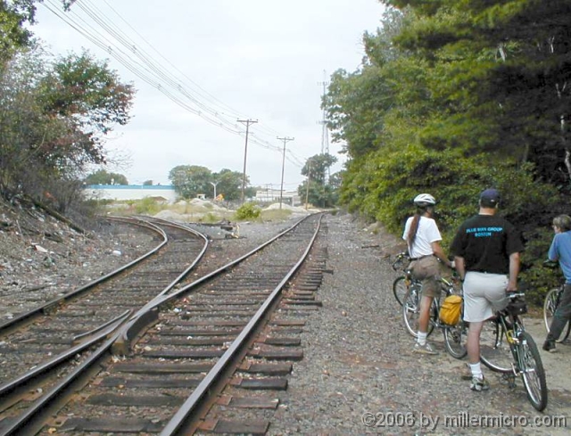 000924WonderbreadSwitch Looking north at the same switch (in 2000, when freight traffic kept the rails shiny).