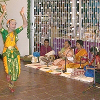 LSOIndiaDanceSavitri1 <a href=http://www.lokvani.com/lokvani/article.php?article_id=1015>Amudha Pazhanisamy</a> of Lexington High School dances, accompanied by Arun Saigal on two-sided drum, Geeta Murali singing and on tambur, choreographer Ranjani Saigal (founder of the Eastern Rhythms School of Dance) narrating, and Rasika Murali on violin.