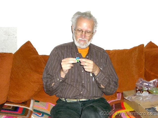 Packaging2 Dick buys a 1GB Secure Digital Card by mail. It's a thumbnail sized card and weighs close to nothing.