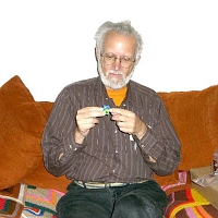 Packaging2 Dick buys a 1GB Secure Digital Card by mail. It's a thumbnail sized card and weighs close to nothing.