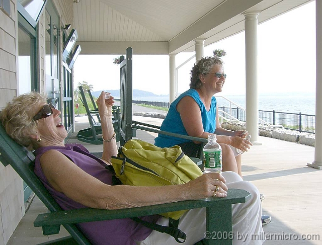 060727SpectacleIsland15 Awaiting the next home-bound boat.